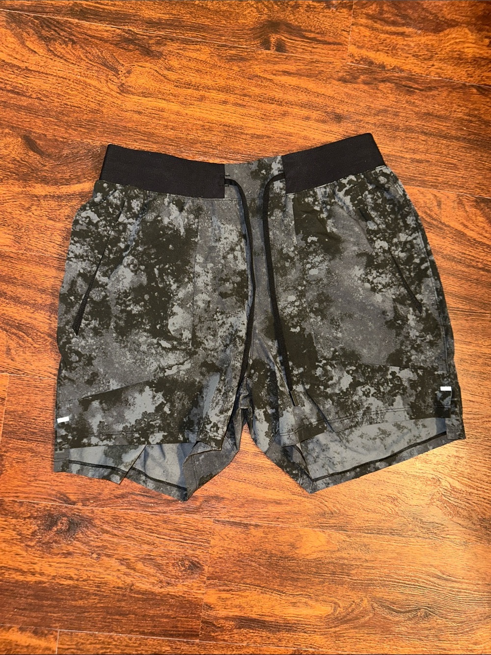 lululemon shorts 5” men’s size Medium
